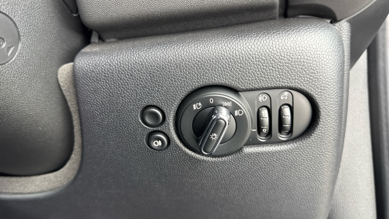 MINI Hatchback 1.5 Cooper Exclusive Premium 5dr Auto Petrol Hatchback